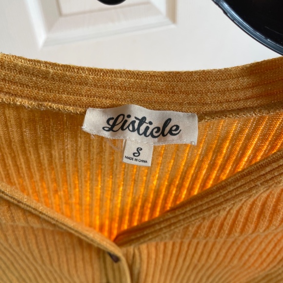 Mustard color shirt - juniors size S - Picture 2 of 2